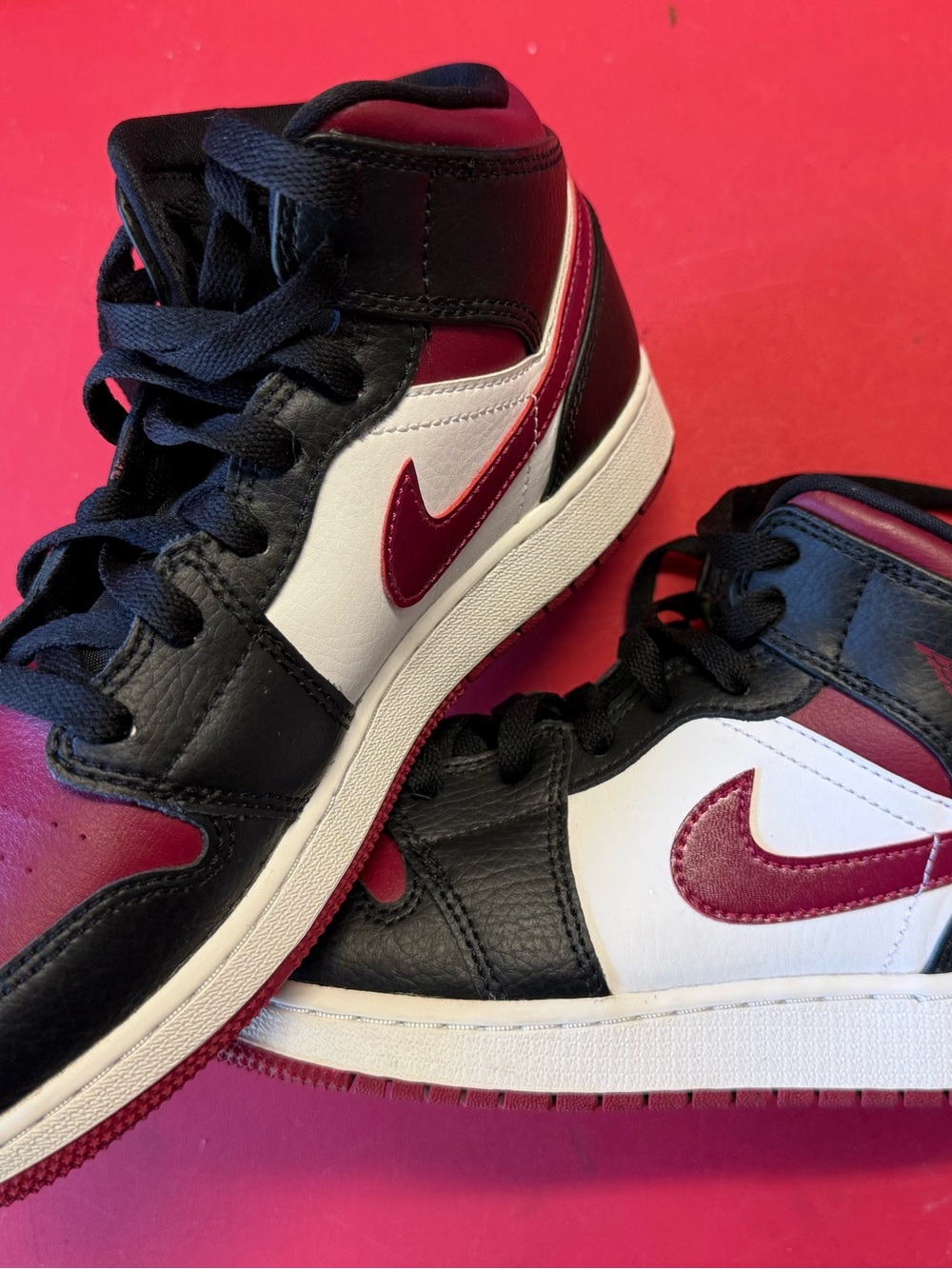 5.5Y Nike Air Jordan 1 Mid Sneakers